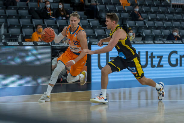 林诗栋利用 林诗栋利用